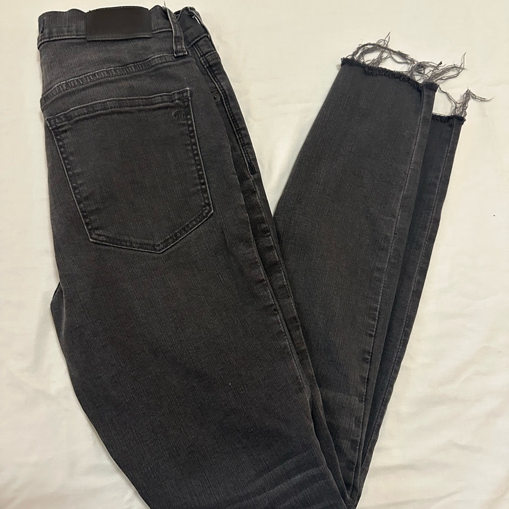 Madewell Black Ankle Cropped Jeans with Distressed Hem